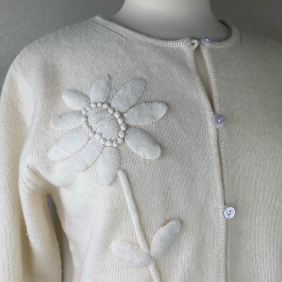 Alexandra Bartlett 100% Lambs Wool Button Cardigan Size Medium Petite - Picture 4 of 9